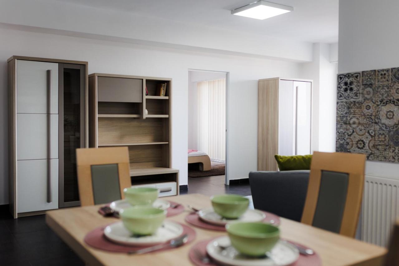 Plaza Apartment Satu Mare Exterior foto