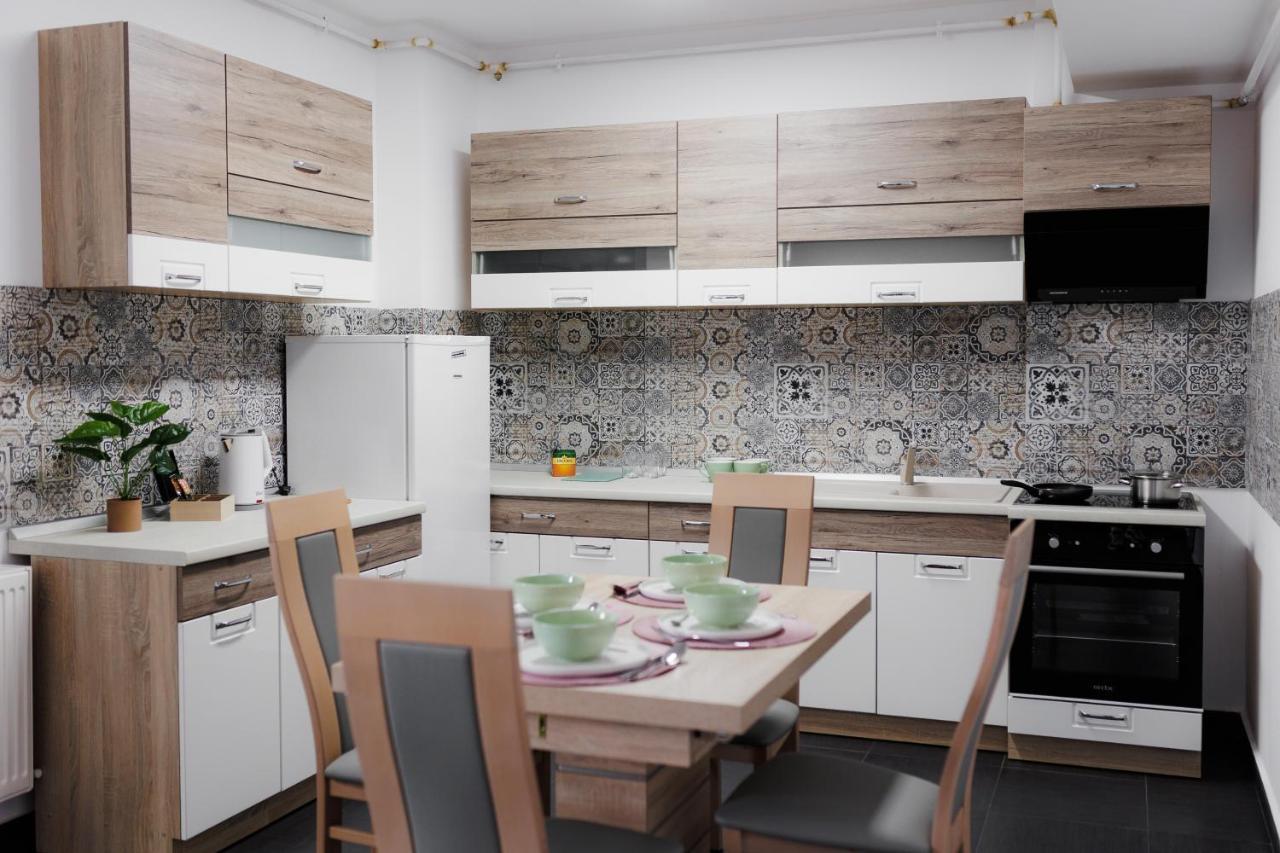 Plaza Apartment Satu Mare Exterior foto